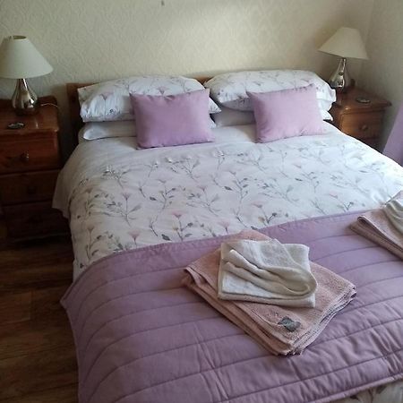 The Guest House Абъргавени Екстериор снимка