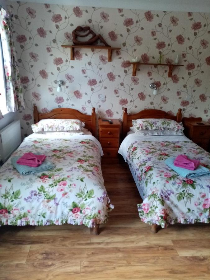 The Guest House Абъргавени Екстериор снимка