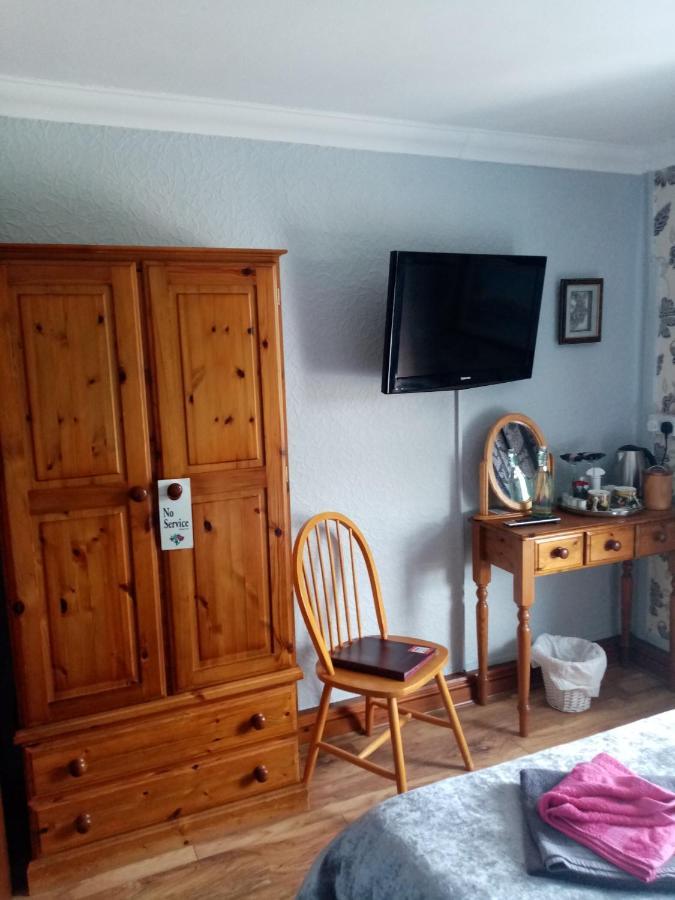 The Guest House Абъргавени Екстериор снимка