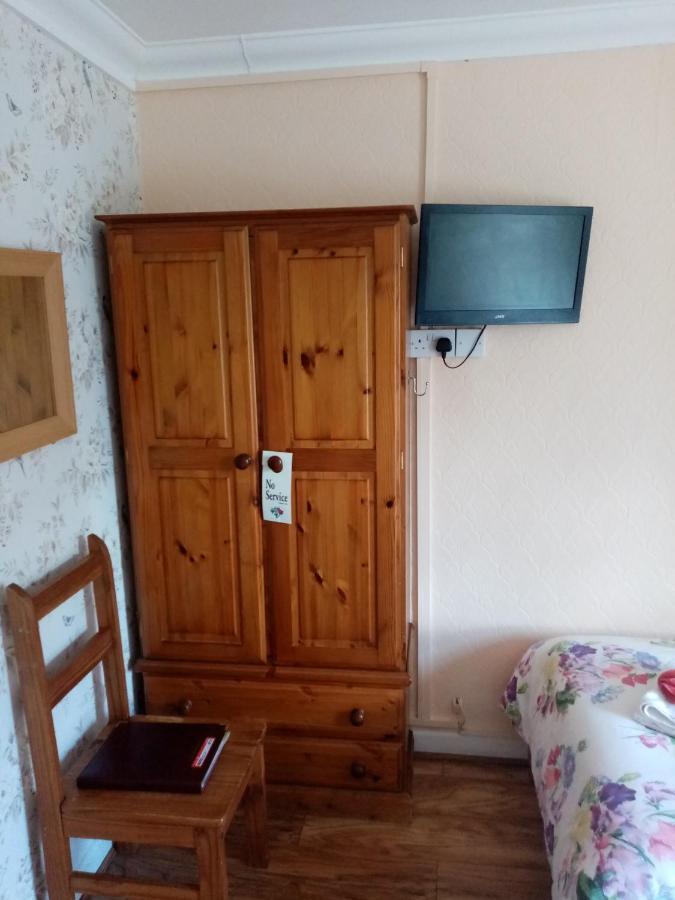 The Guest House Абъргавени Екстериор снимка